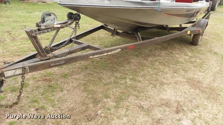 image for item DM9055 1986 Bumble Bee boat