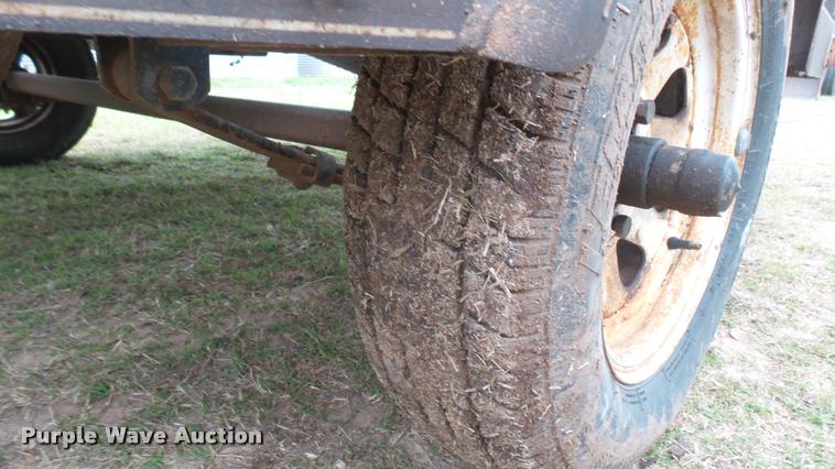 image for item DM9055 1986 Bumble Bee boat