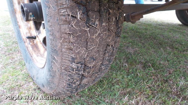 image for item DM9055 1986 Bumble Bee boat