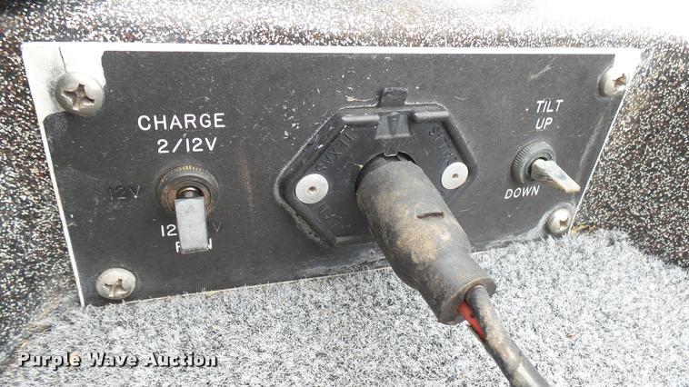 image for item DM9055 1986 Bumble Bee boat