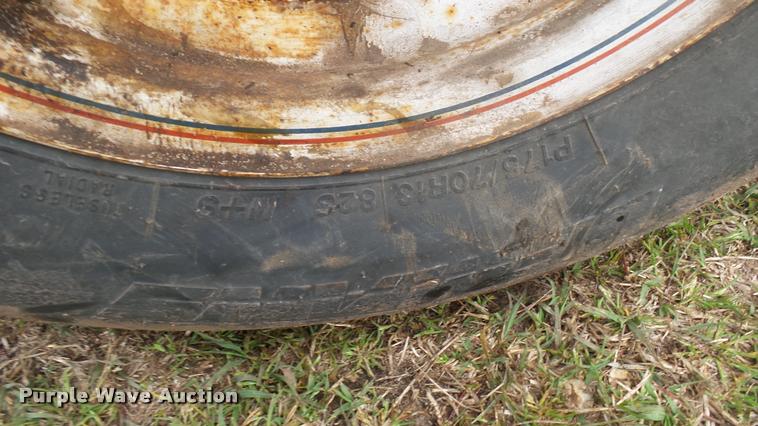 image for item DM9055 1986 Bumble Bee boat