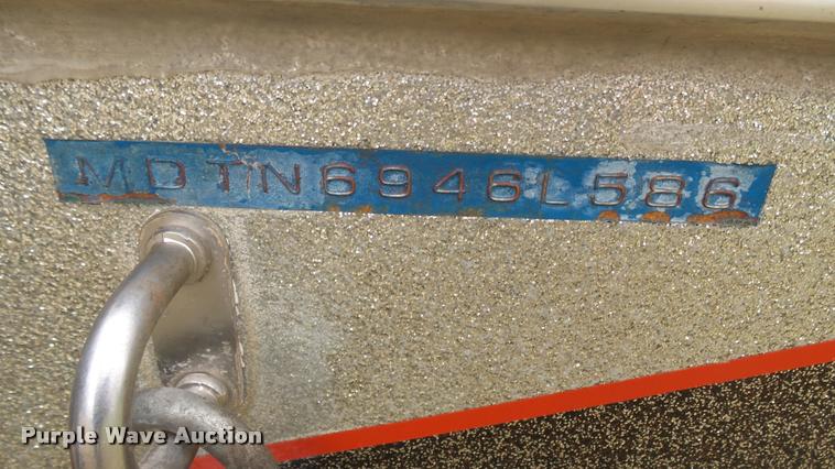 image for item DM9055 1986 Bumble Bee boat