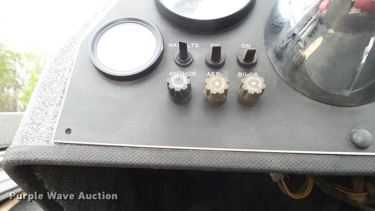 image for item DM9055 1986 Bumble Bee boat