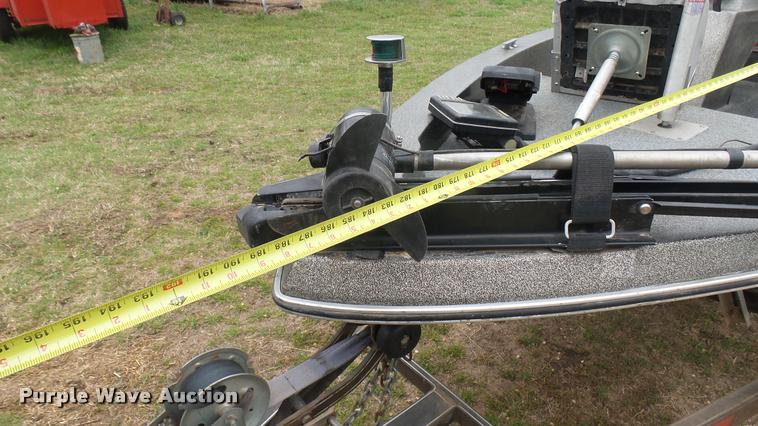 image for item DM9055 1986 Bumble Bee boat