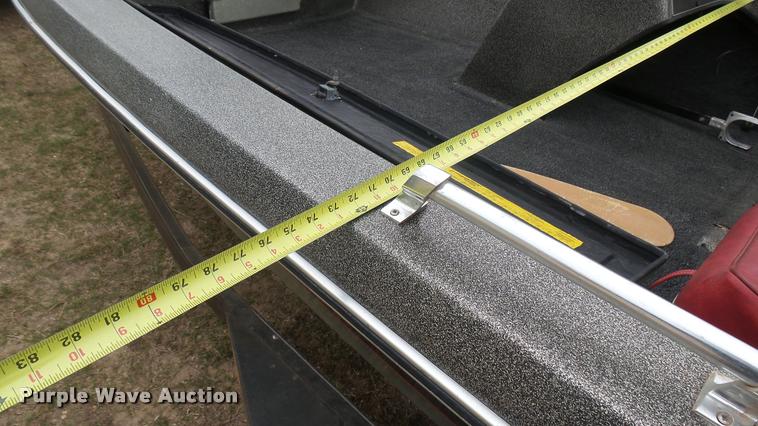 image for item DM9055 1986 Bumble Bee boat