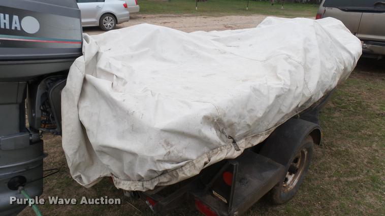 image for item DM9055 1986 Bumble Bee boat