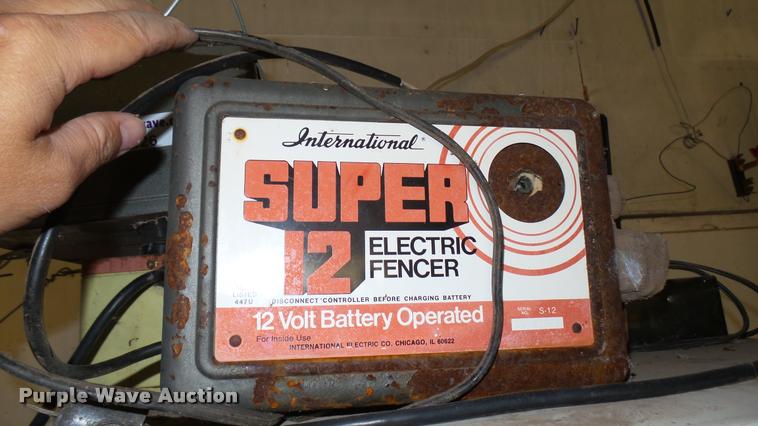 image for item DM9126 (12) electric fencers