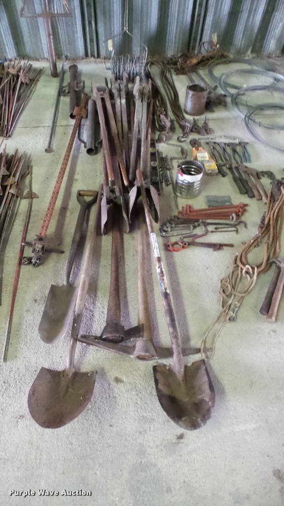 image for item DM9140 Fencing tools and supplies