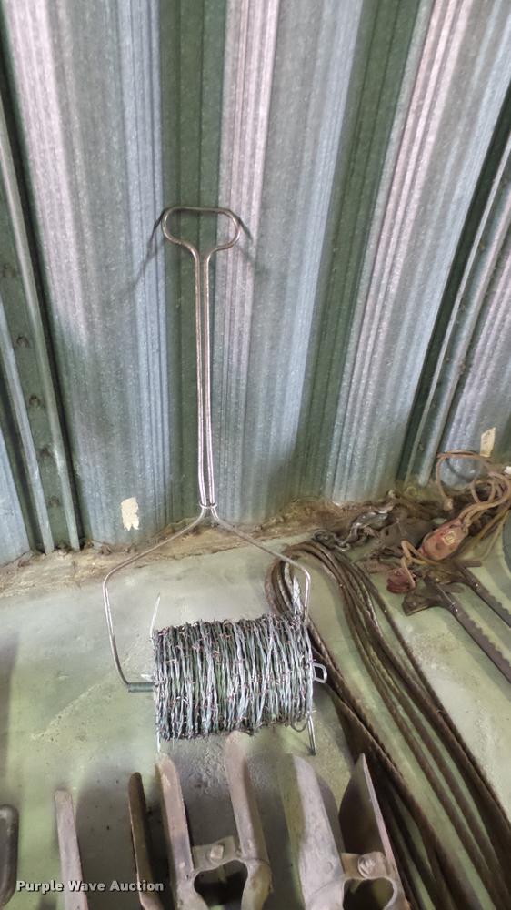 image for item DM9140 Fencing tools and supplies