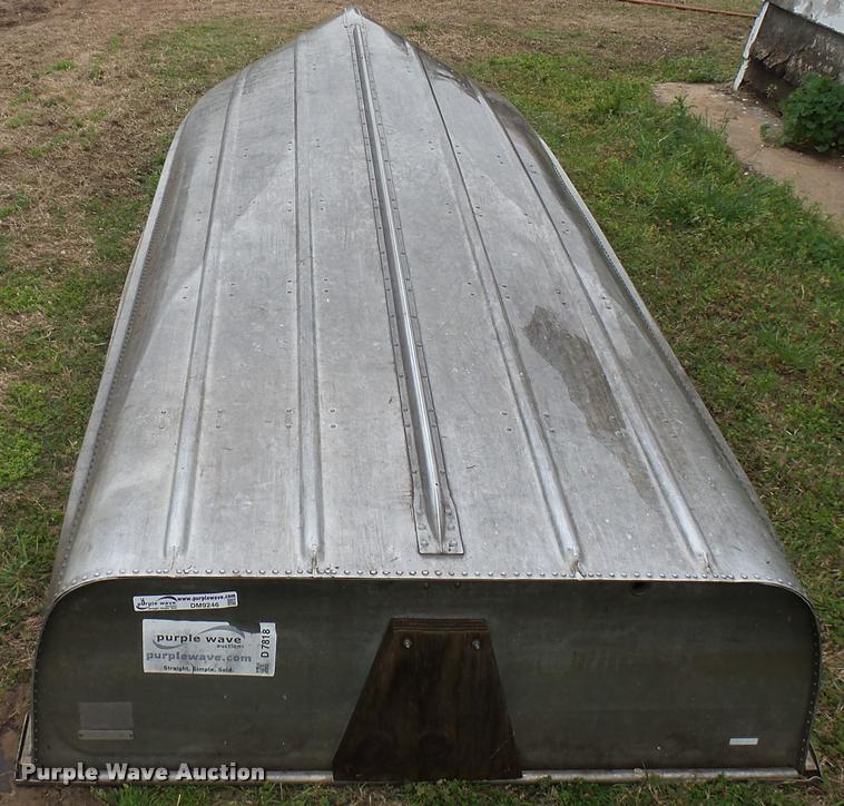 image for item DM9246 1993 Grumman V1256 V-bottom boat