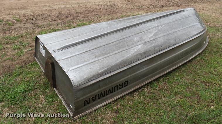 image for item DM9246 1993 Grumman V1256 V-bottom boat