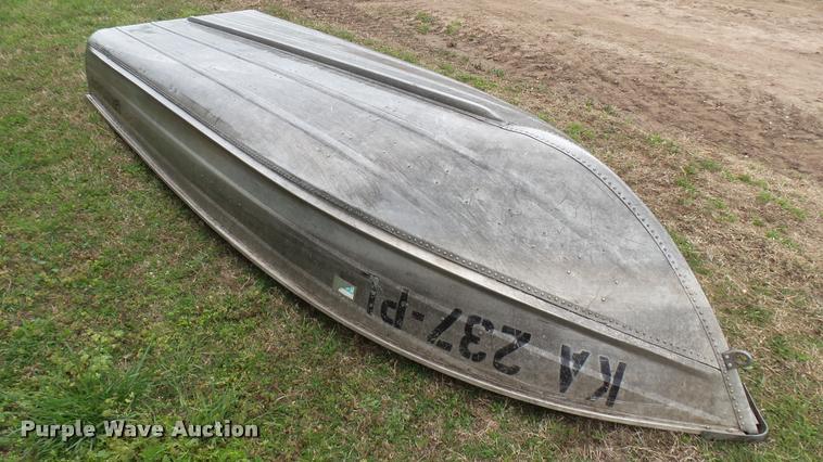 image for item DM9246 1993 Grumman V1256 V-bottom boat