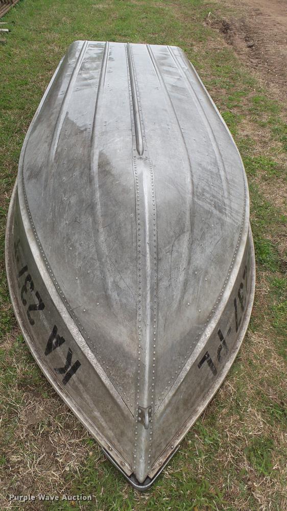 image for item DM9246 1993 Grumman V1256 V-bottom boat