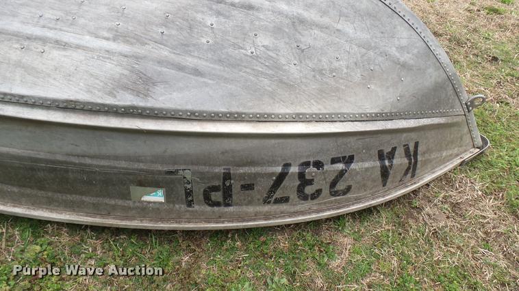 image for item DM9246 1993 Grumman V1256 V-bottom boat