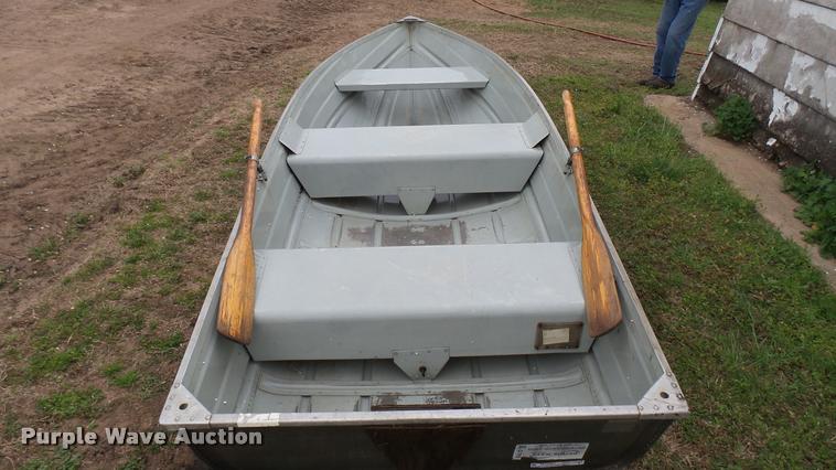 image for item DM9246 1993 Grumman V1256 V-bottom boat