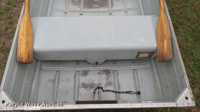 image for item DM9246 1993 Grumman V1256 V-bottom boat