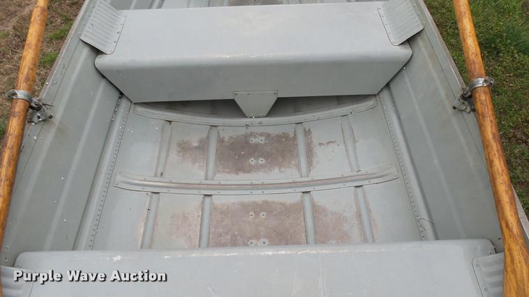 image for item DM9246 1993 Grumman V1256 V-bottom boat