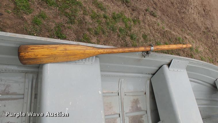 image for item DM9246 1993 Grumman V1256 V-bottom boat