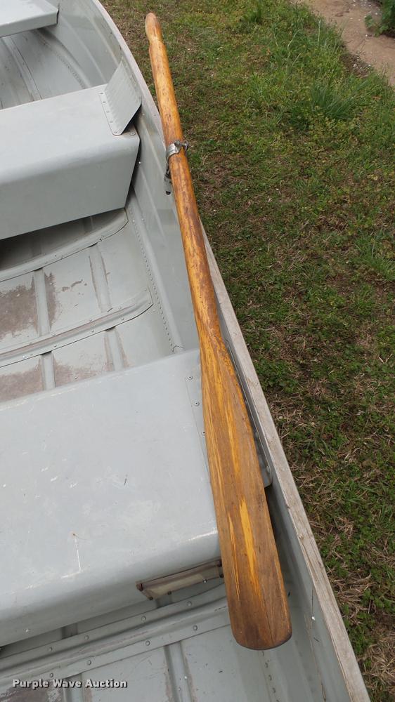 image for item DM9246 1993 Grumman V1256 V-bottom boat