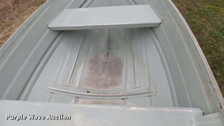 image for item DM9246 1993 Grumman V1256 V-bottom boat