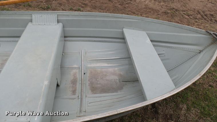 image for item DM9246 1993 Grumman V1256 V-bottom boat