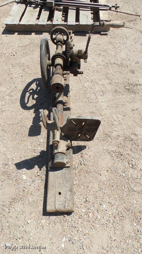 image for item DS9056 Drill press