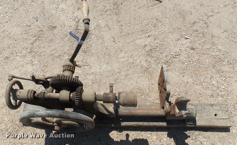 image for item DS9056 Drill press