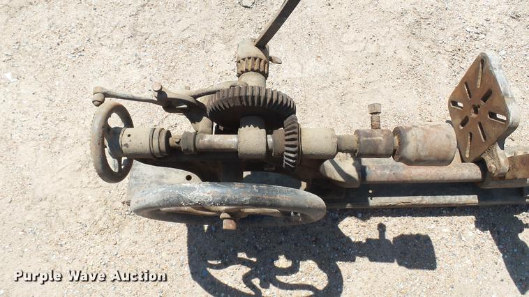 image for item DS9056 Drill press