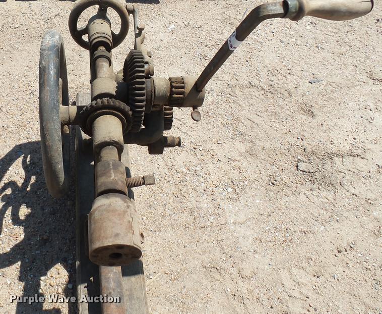 image for item DS9056 Drill press