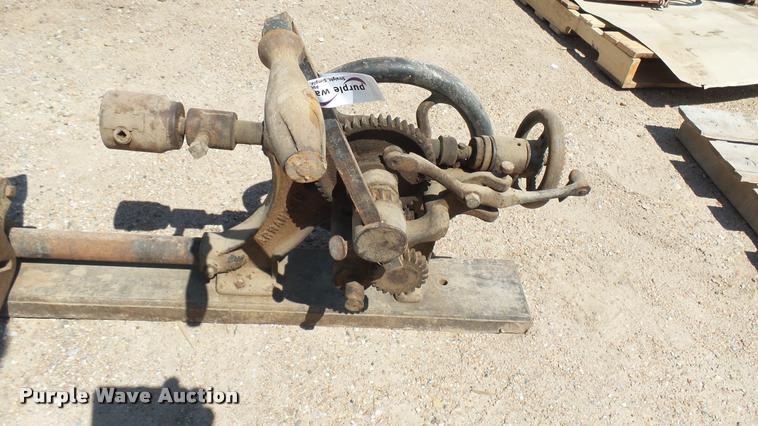 image for item DS9056 Drill press