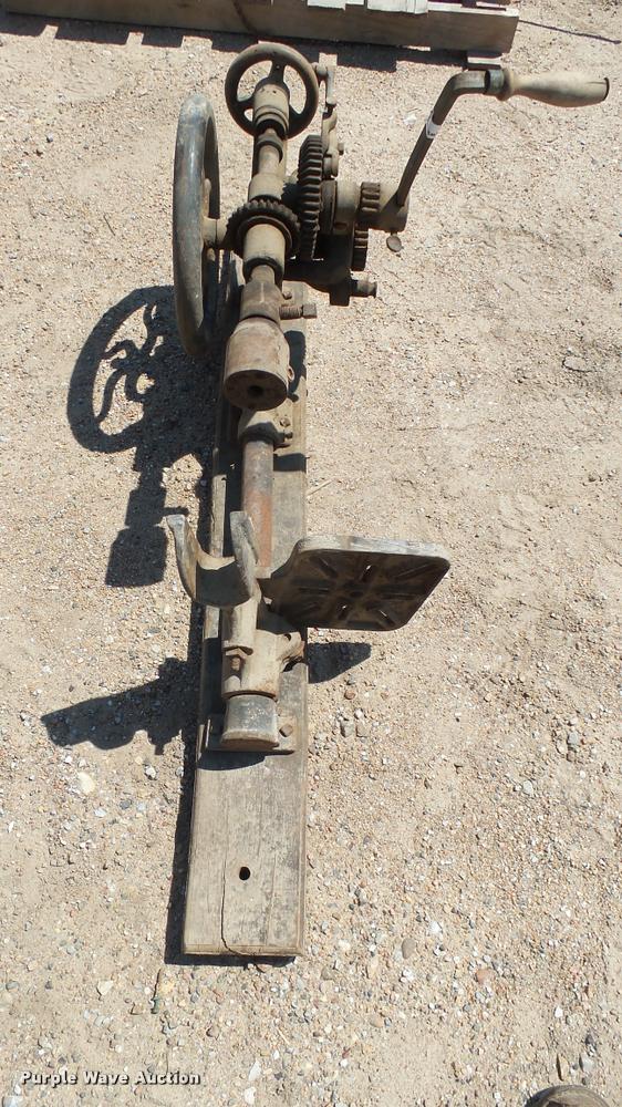 image for item DS9056 Drill press