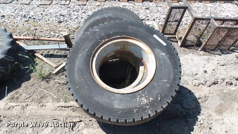 image for item DS9058 (5) 10.00R20 tires and wheels