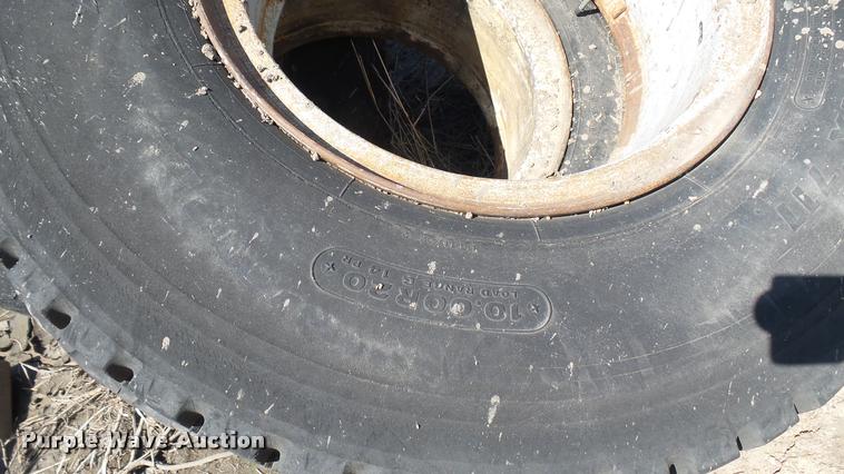 image for item DS9058 (5) 10.00R20 tires and wheels