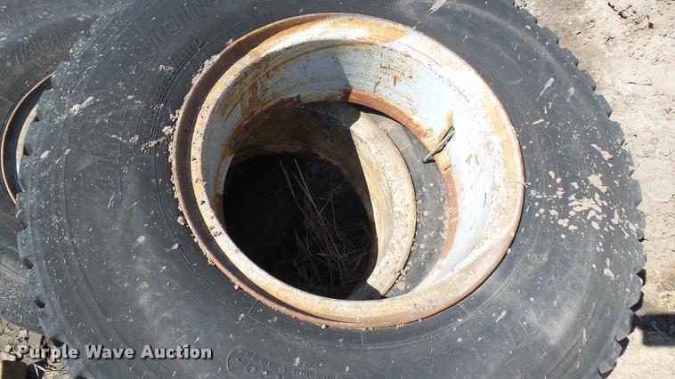 image for item DS9058 (5) 10.00R20 tires and wheels