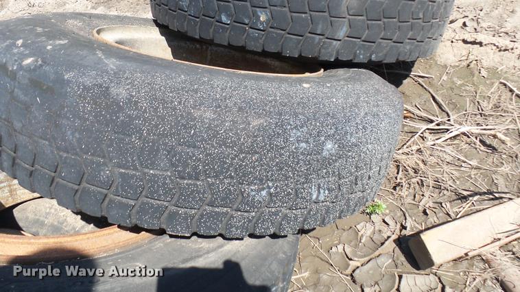 image for item DS9058 (5) 10.00R20 tires and wheels