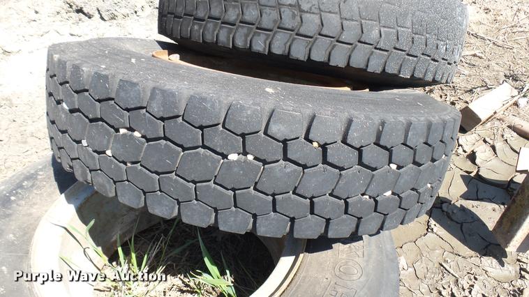 image for item DS9058 (5) 10.00R20 tires and wheels