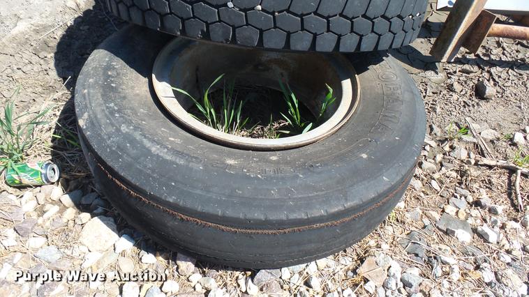 image for item DS9058 (5) 10.00R20 tires and wheels