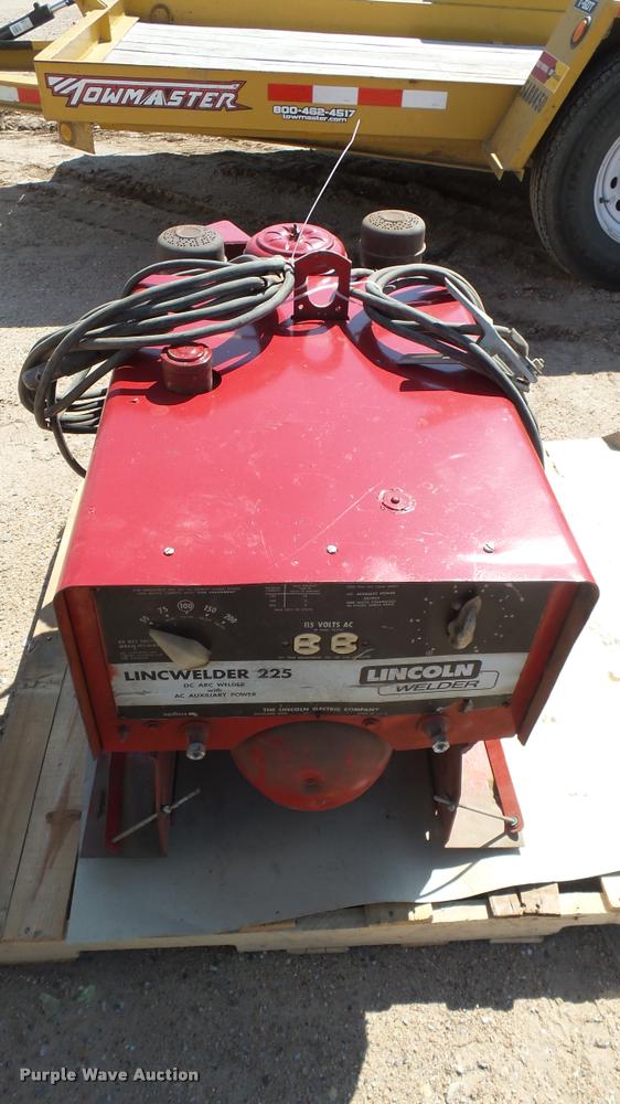 image for item DS9069 Lincoln 225 welder