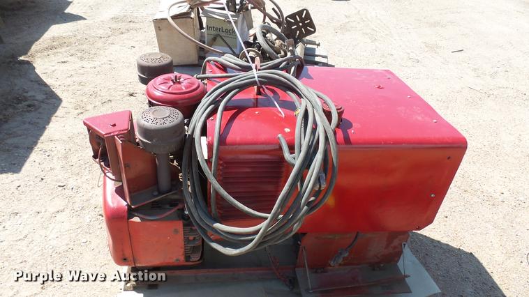 image for item DS9069 Lincoln 225 welder