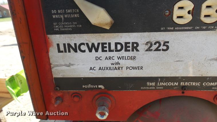 image for item DS9069 Lincoln 225 welder