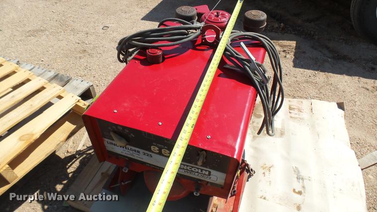 image for item DS9069 Lincoln 225 welder