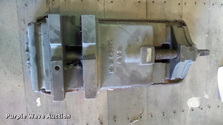 image for item DS9076 LW Chuck 8V2 mill vise