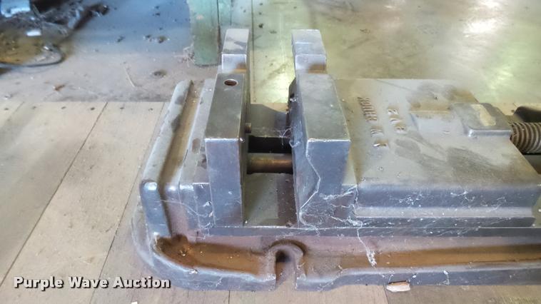 image for item DS9076 LW Chuck 8V2 mill vise