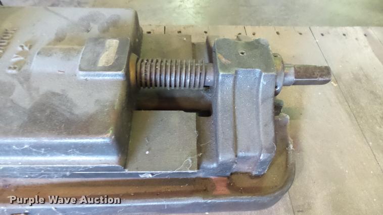 image for item DS9076 LW Chuck 8V2 mill vise