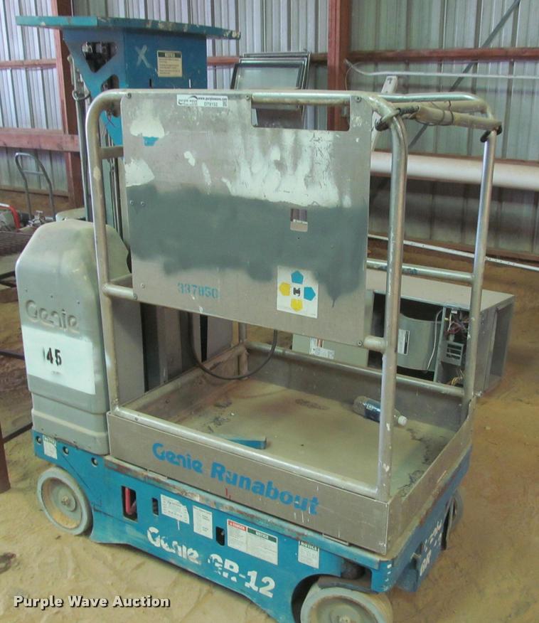 image for item DT9152 2001 Genie GR-12 scissor lift