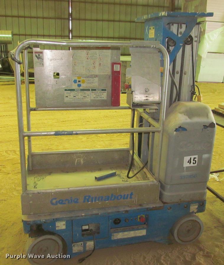 image for item DT9152 2001 Genie GR-12 scissor lift