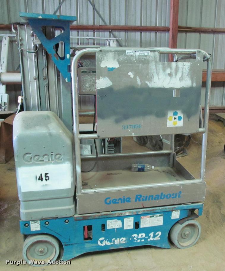 image for item DT9152 2001 Genie GR-12 scissor lift