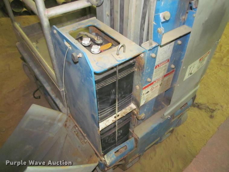 image for item DT9152 2001 Genie GR-12 scissor lift