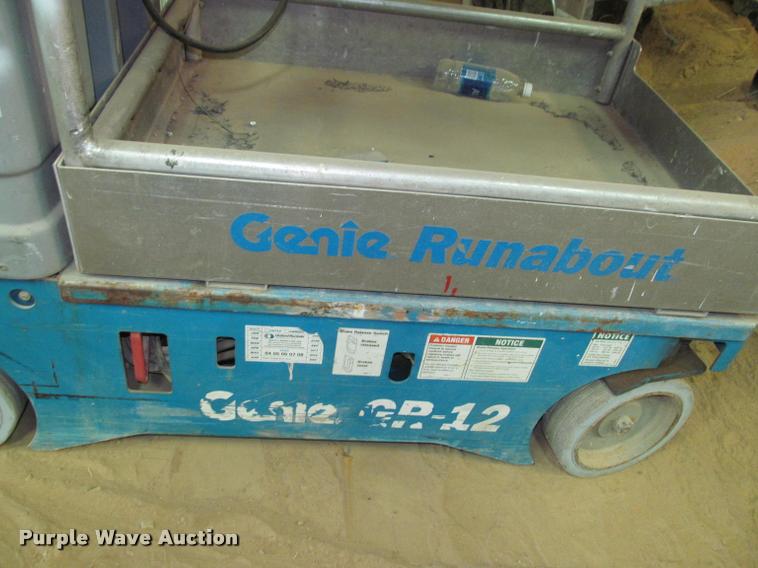 image for item DT9152 2001 Genie GR-12 scissor lift