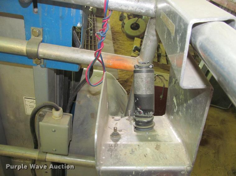 image for item DT9152 2001 Genie GR-12 scissor lift